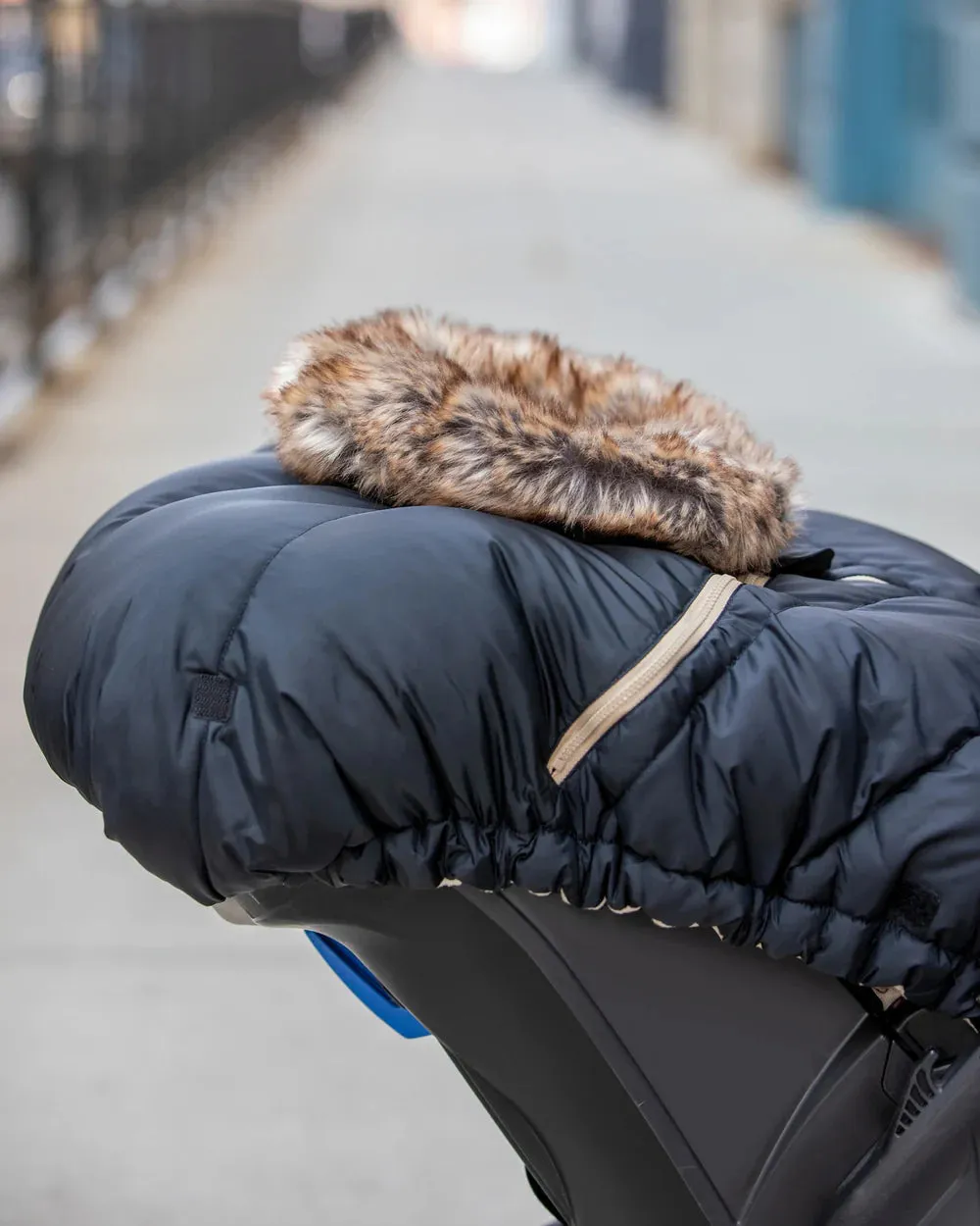 7 A.M Car Seat Cocoon-Tundra - Black Faux Fur