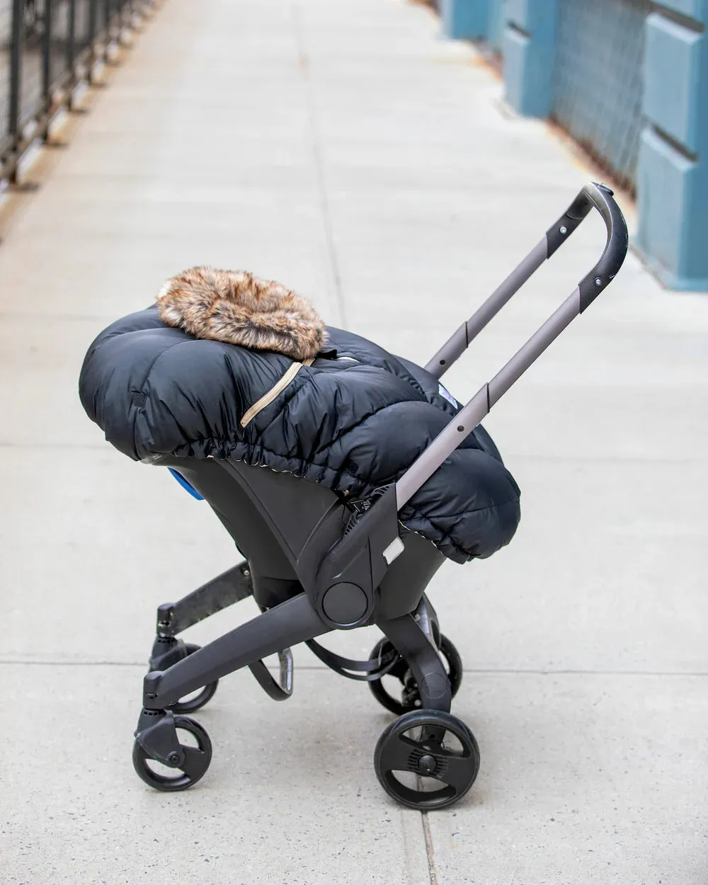 7 A.M Car Seat Cocoon-Tundra - Black Faux Fur